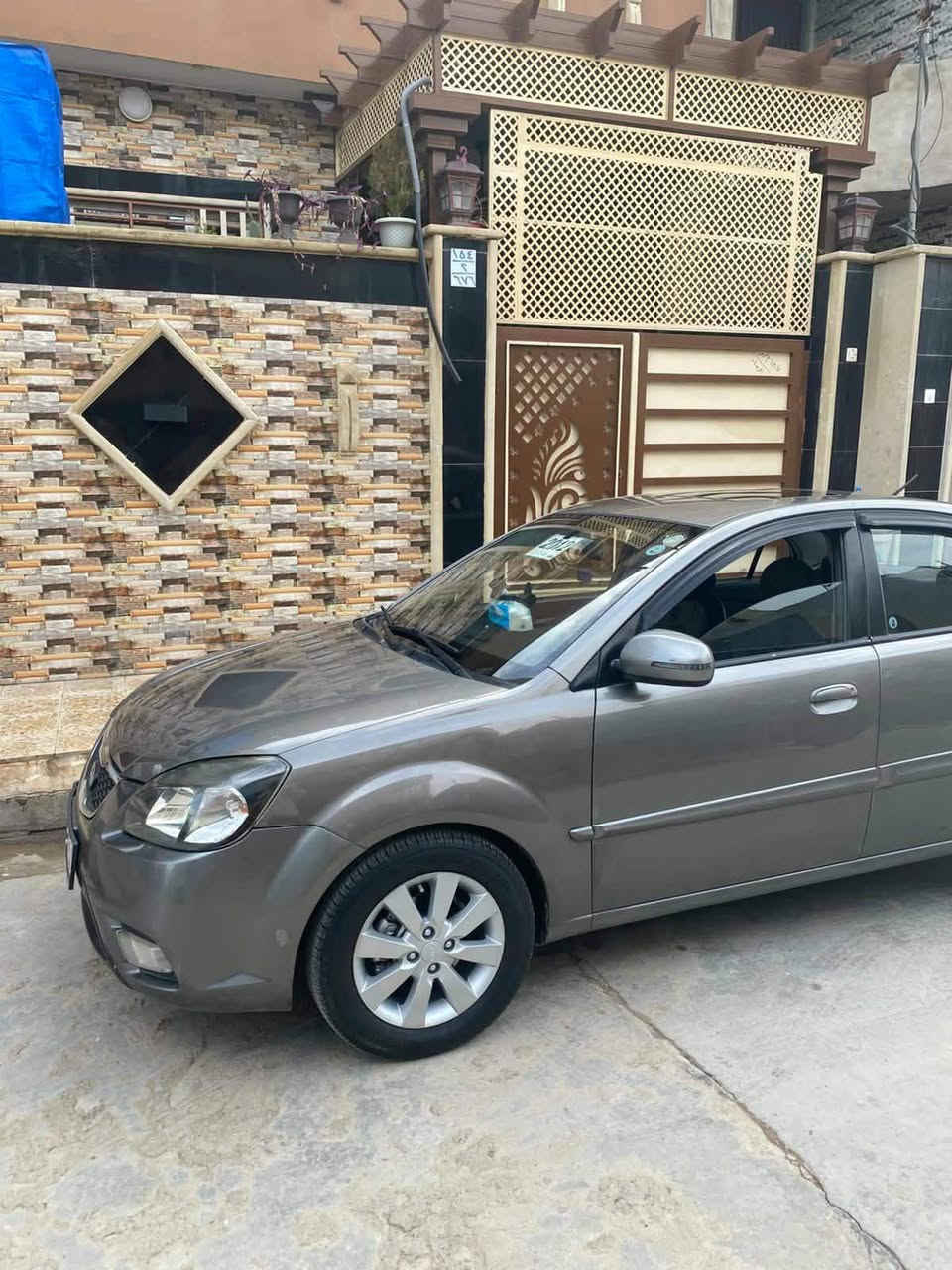 السلام عليكم ورحمة الله وبركاته
كياريو 2012موصفات فول برايد تحكمات سترين فتحة بالسقف محرك 16تدفئه وتبريد شغال أمبدل بيها باب وجاملغ بدون دواخل رقم اربيل سنويه لي2027نظافة فول ما شاء الله باسم صاحبها الشرعي شرط التحويل
السعر 105بيها مجال بسيط رقم تلفوني ‏‪0751 773 0454‬‏/‏‪077-064-49919‬‏
