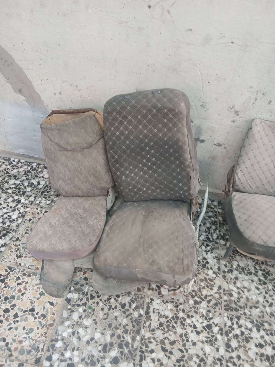 السلام عليكم عدي كشنات للبيع مال نيسان ناصيه البلخير ويرهم فتون ايسياره يرهم وقنبوره كامله فتون مكاني بغداد مدينه الصدر ***********
