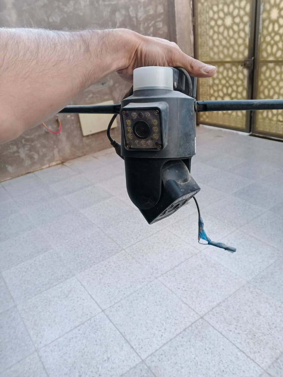 للبيع كامرات مستخدمه نضيفه
سعر الوحدة 25 
فلاش وسماعة عدسة ثابته وثانيه متحركة تنربط على الموبايل بيها تطبيق خاص
عنواني التأميم ***********
