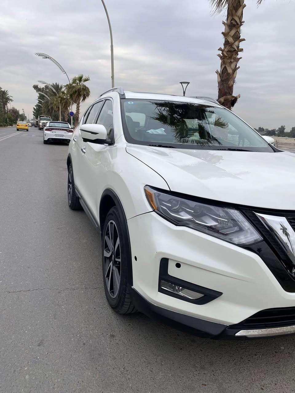 السلام عليكم
نسيان روج موديل ٢٠٢٠ لون ابيض صدفي
وارد امريكي فول مواصفات
رقم بغداد باسمي 
بانوراما
كراسي جلد 
كراسي كهرباء 
تدفئه كراسي
تبريد قطعتين
رادار امامي خلفي
حساسات خلفيه
جنطه كهرباء مع حساس قدم
سياقه ذاتيه
توقف ذاتي
شاشه كار بلي 
محرك. ٢٥٠٠
حادثها دعاميه مبدله مع تعديل بارد جاملغ مع صبغ مقدمة البنيد
مكانها بغداد
السعر ١٥٠ وبيها مجال
***********
