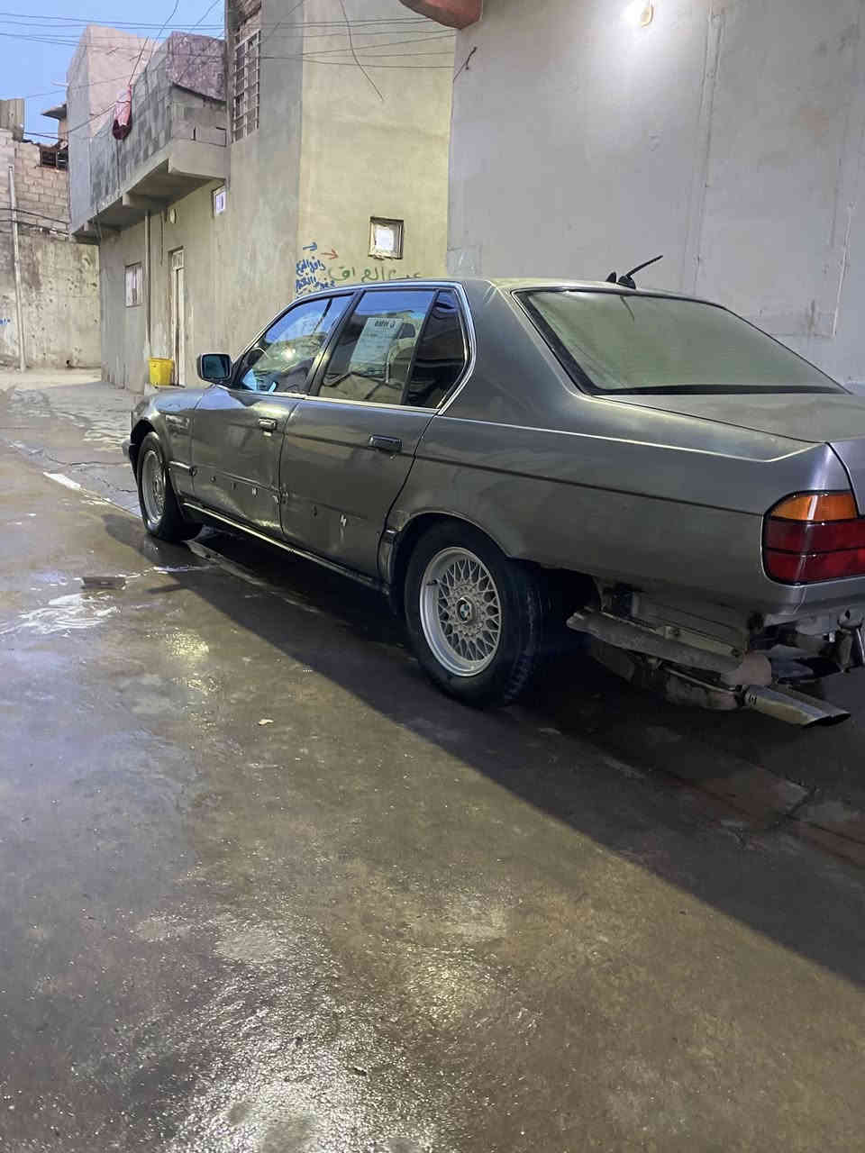 سلام عليكم BWM740    للبيع او مراوس السيارة يرادلها صبغ والبور والمحرك بي لاستيك كور بس من اول متشتغل طلع دخان تاير ويل جديد قبل اسبوع شادهن كير جديد شادة كهربائيات شغاله لايت زنون دعمايه موجوده اني شايلها مابيها شي 
السعر (٤٥)وبيها مجان 
رقم (***********)
(***********)
