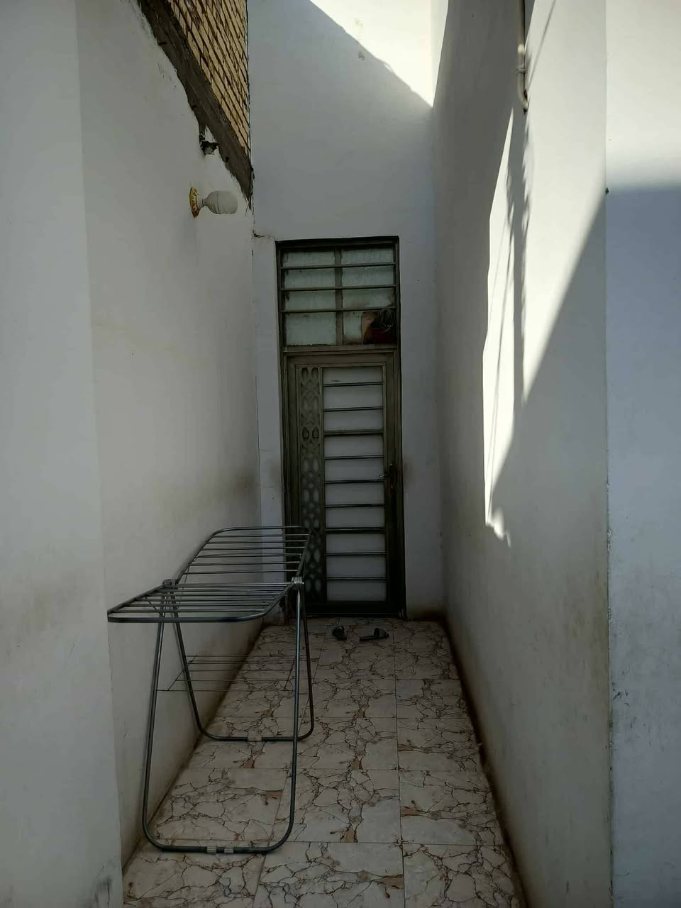 #دار للبيع  100م  #السعر 40 مليون 
يحتوي علىٰ غرف وصاله وستقبال ومطبخ وصحيات 
#نجف شارع صب مقابيل العسكري #عامود، 236 شارع مول المزرعه  بالبداية  ريتاج المندوبه المندوبة علا للعقار
***********
#اتصال +واتساب
