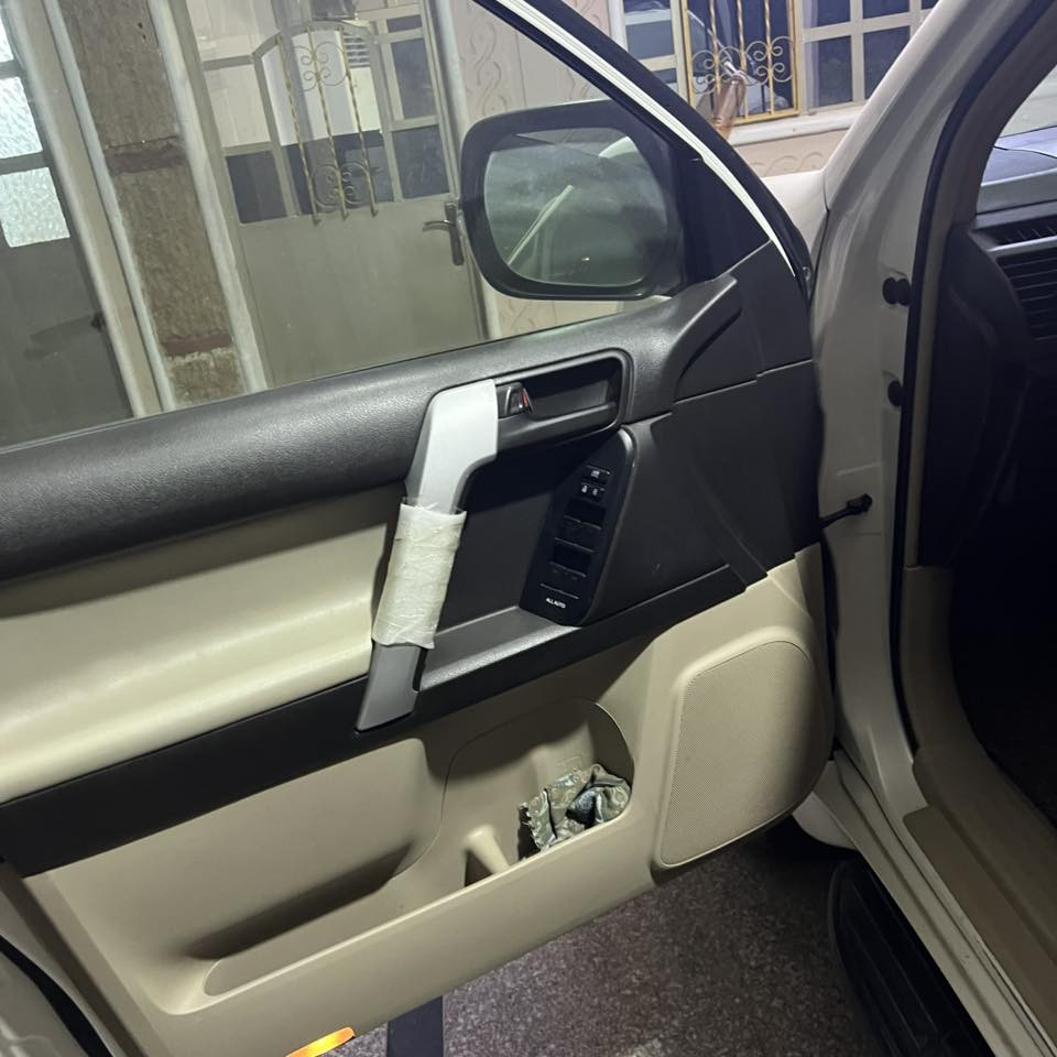 برادو موديل 2013
مكفول كفالة عامه 
عدا ركن الدعامية  
ماشيه 150 ألف
***********
