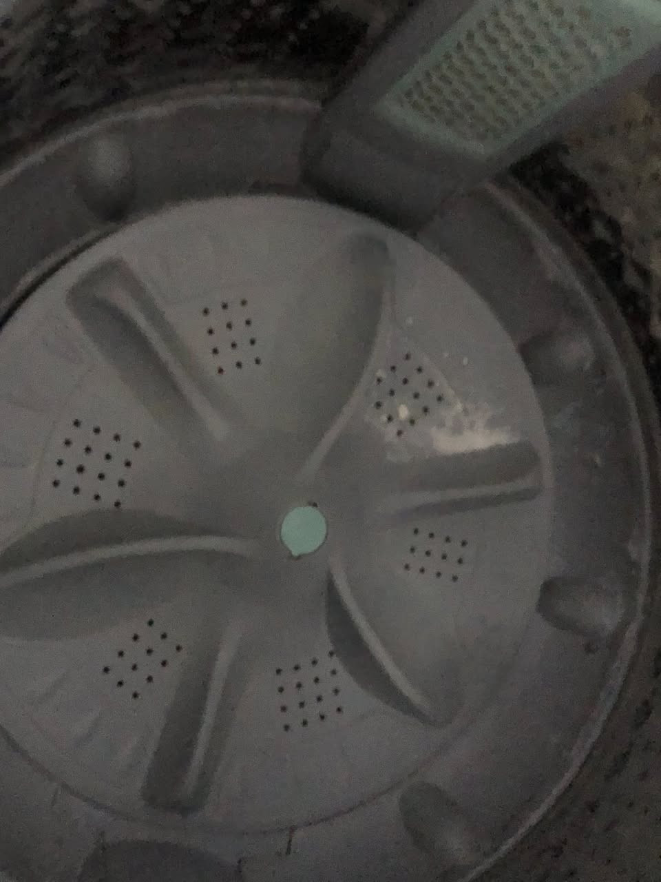 السلام عليكم غساله للبيع اوتماتيك الوزن ١٨كيلو  بيه بس الفراره مكسوره السعر ٥٠٠وبيه مجال 
الرقم ***********
