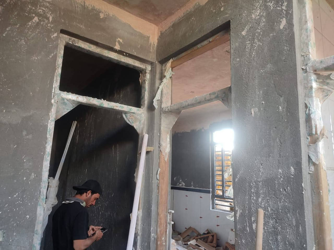 سلام عليكم خلفه متفرغ حالين لبخ جص بياض طلس***********
