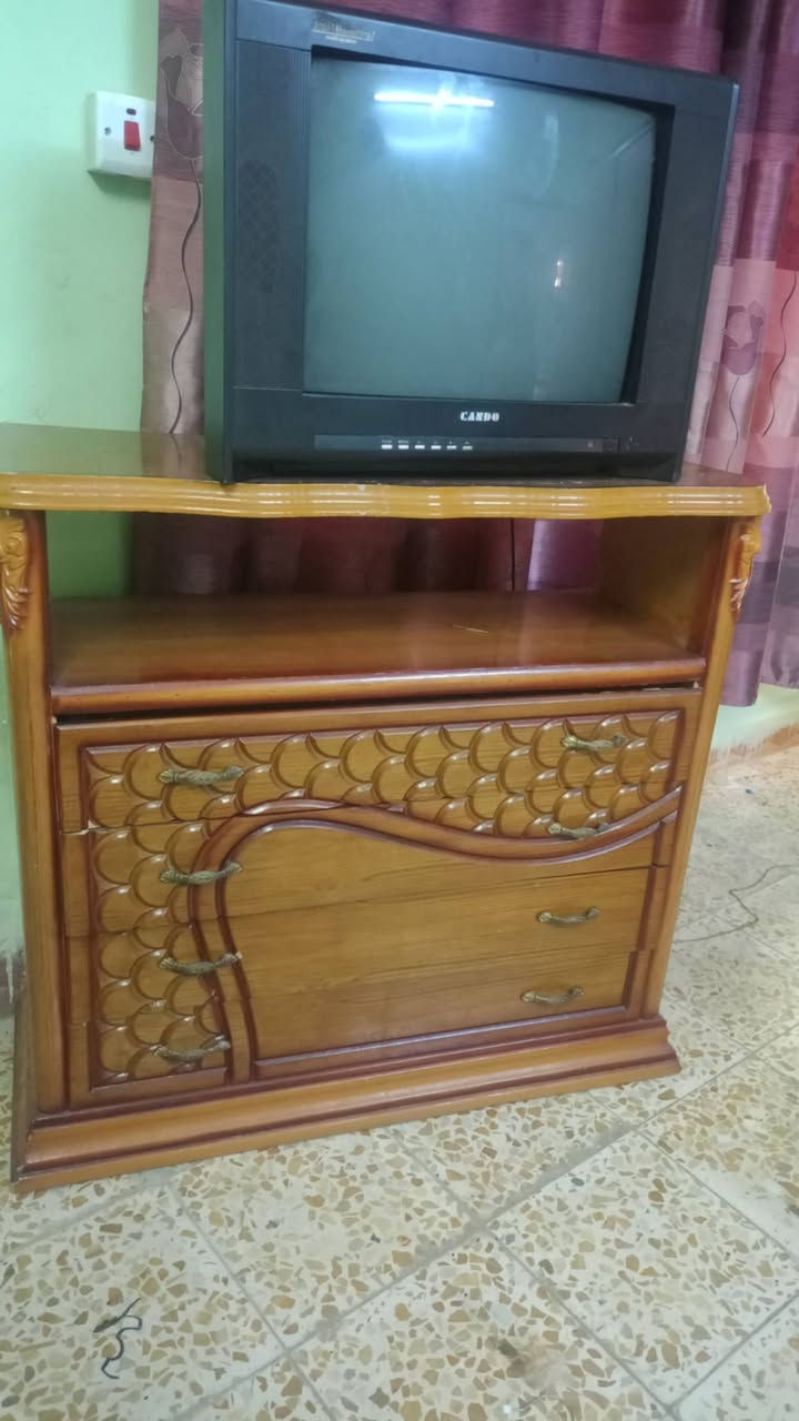 غراض بيت للبيع
كنتور اربع ابواب عراقي ب 125 كنتور تركي ب 80
ميز بلازمه ب 15
 تخم 10 مقاعد ب 80 مع كوشات
ميز توليت ب 40 احطاط  
ميز عادي ب 15 
زاويه ب 25 
مبرده كامل بس شغله سعر 30
عنوان بيجي حي تاميم 
***********

