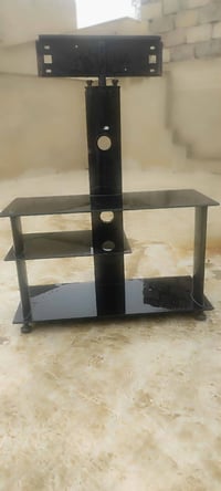 ميز • نضيف ومرتب • الموصل الهرمات