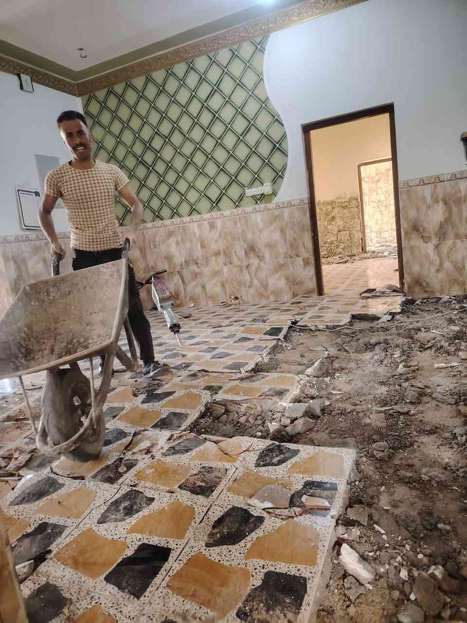 السلام عليكم شغلنا ليل ونهار برمضان يوجد كادر عمل جاهز  تصعيد مواد  / تنضيف بيوت  / تفليش  / تكشيط  / دفن نهري  / شقلنه ليل ونهار  / وماعليك بكلشي تاخذ شقل جاهز مني  / ومعداتنه جاهز وسياره تجيك للبيت ماعليك بس تصال على رقم/  ، ***********
