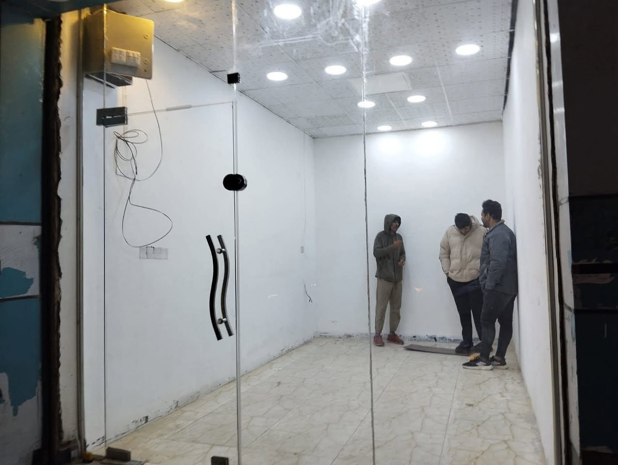 السلام عليكم للبيع جامخانة  مستعمل نظيفة بس بالفتح صار كسر طولي بقطعة وحده تنكص وتتعدل وقللت من سعرها خلي سعر باليرضي الله وتعال اخذها  المكان بغداد ابوغريب شارع الزيتون شارع المجمعات  الي يطلع عالعامرية
قياساتها ارتفاع 3 م عرض 261 بعد الكسر يعني من تتعدل تصير261 
***********
