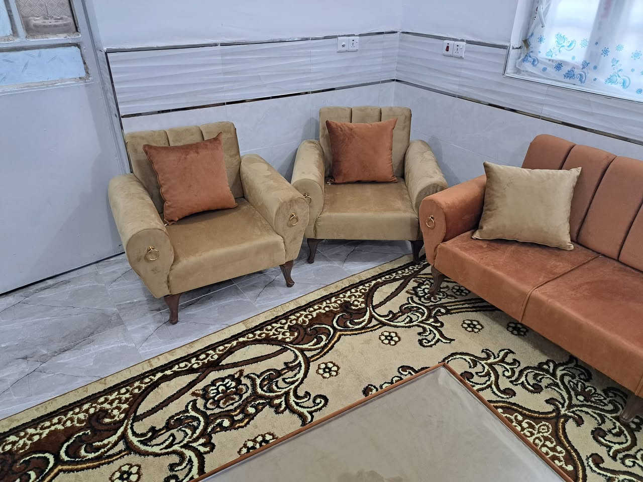 هناك لمسات إبداع في العمل تشاهدون من خلالها جمال تناسق تطعيم الألوان السادة
نعرض لكم شغلنا وتصميمنا وتجديدنا طخم ١٢ مقعد مع إضافة الكوشات والطبلة في ناحية السعدية - قزلربات  لبيت الحجية ساهرة ام عصام أتمنى أن ينال رضاكم واعجاباتكم


**إذا كنت صاحب هذا الإعلان وتريد حذفه لأي سبب، رجاءا أرسل رسالة إلى الدعم الفني**