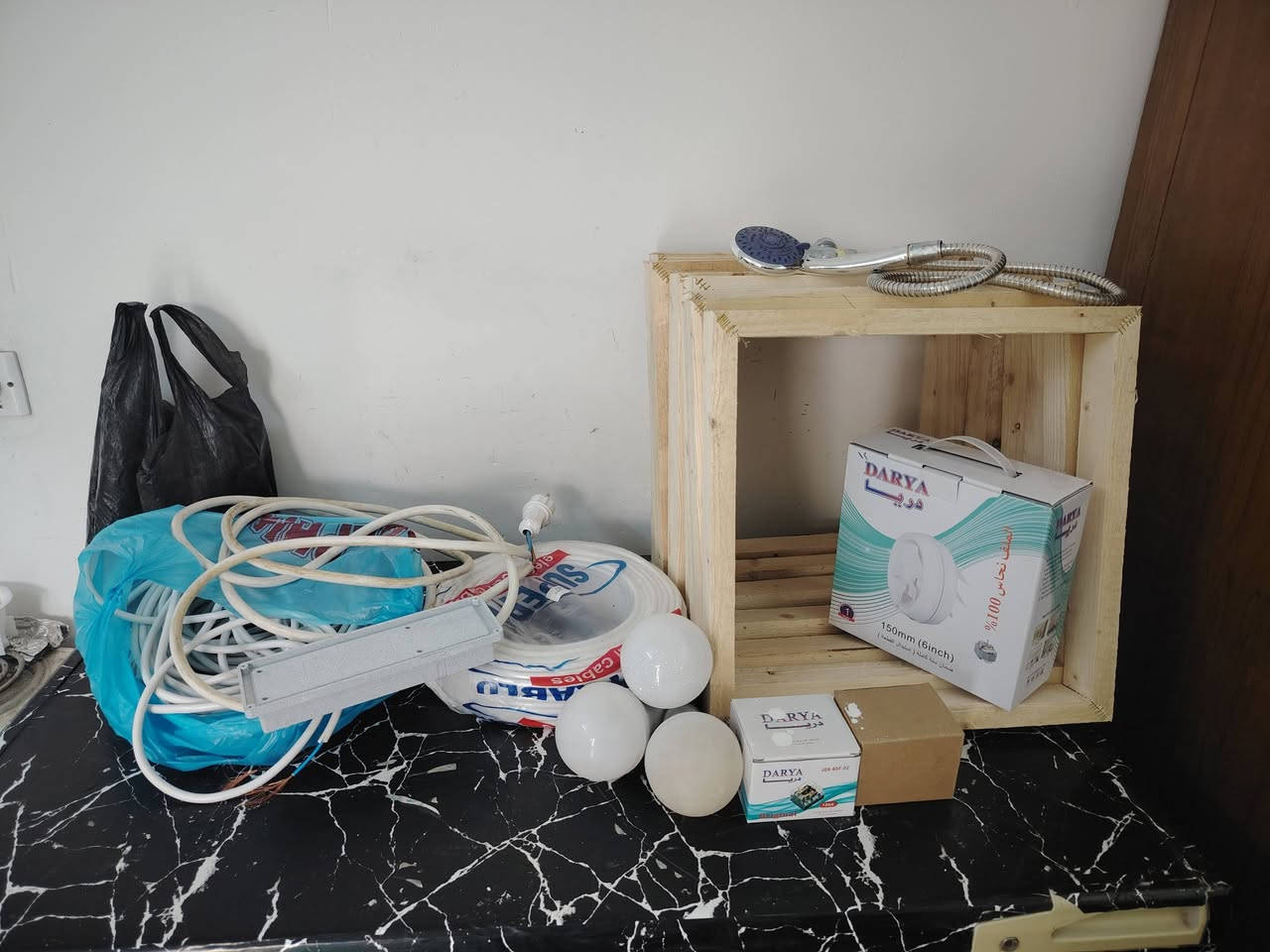 *********** 
سلام عليكم
متاح مجموعة غراض
وايرات انواع مختلف مال بناء و تأسيس و ساحبه و دوش تلفون و مربعات دكت خشب 35 في 35
و كلوبات و انارة سقف ثانوي حجم 60 في 60 ابو ديكور
و كونتكترات
عندي لفه كامل واير ممفتوح غراض عندي خير من الله
يريد يتصل اسعار مناسب
عندي وايرات كيزر
و عندي هيتر واير كل شي موجود اتصل على رقمي
عندي ثريات
