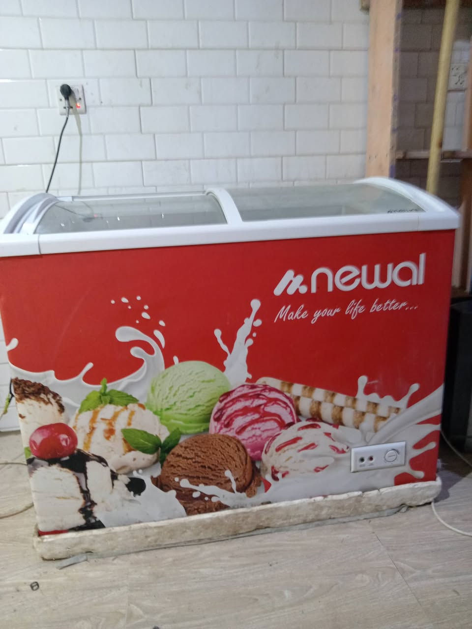 السلام عليكم عارضات اثنين مجمدات اثنين للبيع سعر العارضات 700 وبيهن مجال والمجمدات ب 600 وبيهن مجال بكاني بصره زبير *********** هذا رقمي اوبي واتساب
