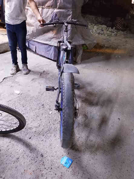 سلام عليكم ورحمة الله وبركاته بايسكل دبابه للبيع السعر 60 مجاله 50  فقط بس يرادله زوج تايرات يمشي العنوان بغداد البياع شرطه رابعه شارع البالات وتساب ***********
