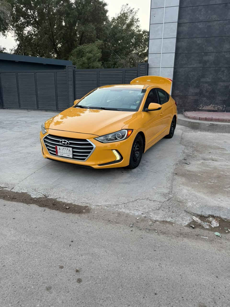 السلام عليكم النتره تكسي موديل 2017 السياره جديده وجاهزه بدون حادث حادثها غرق 5 بل ميه وهنا بل عراق بيها باب السايق مبدل كير مكينه بلادي مكينه زيرو هيه وتفرعاتها صدر تخم تاير صبغه جديده لون القلم دوشمه جاهزه لاخر حبايه مكانها بغداد اخوان مكلف بل نشر ‭0771 229 5724‬
