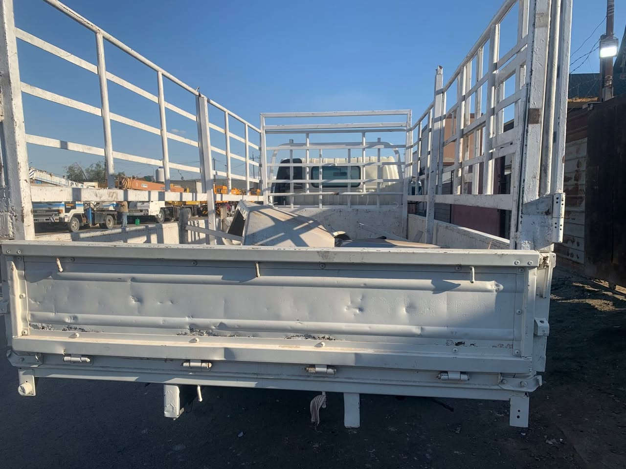 سلام عليكم بدي كنتر الطول أربعة ونص ولعرض 190.زاد سبايدرات السعر 6أوراق رقم الهاتف للستفسار ***********
