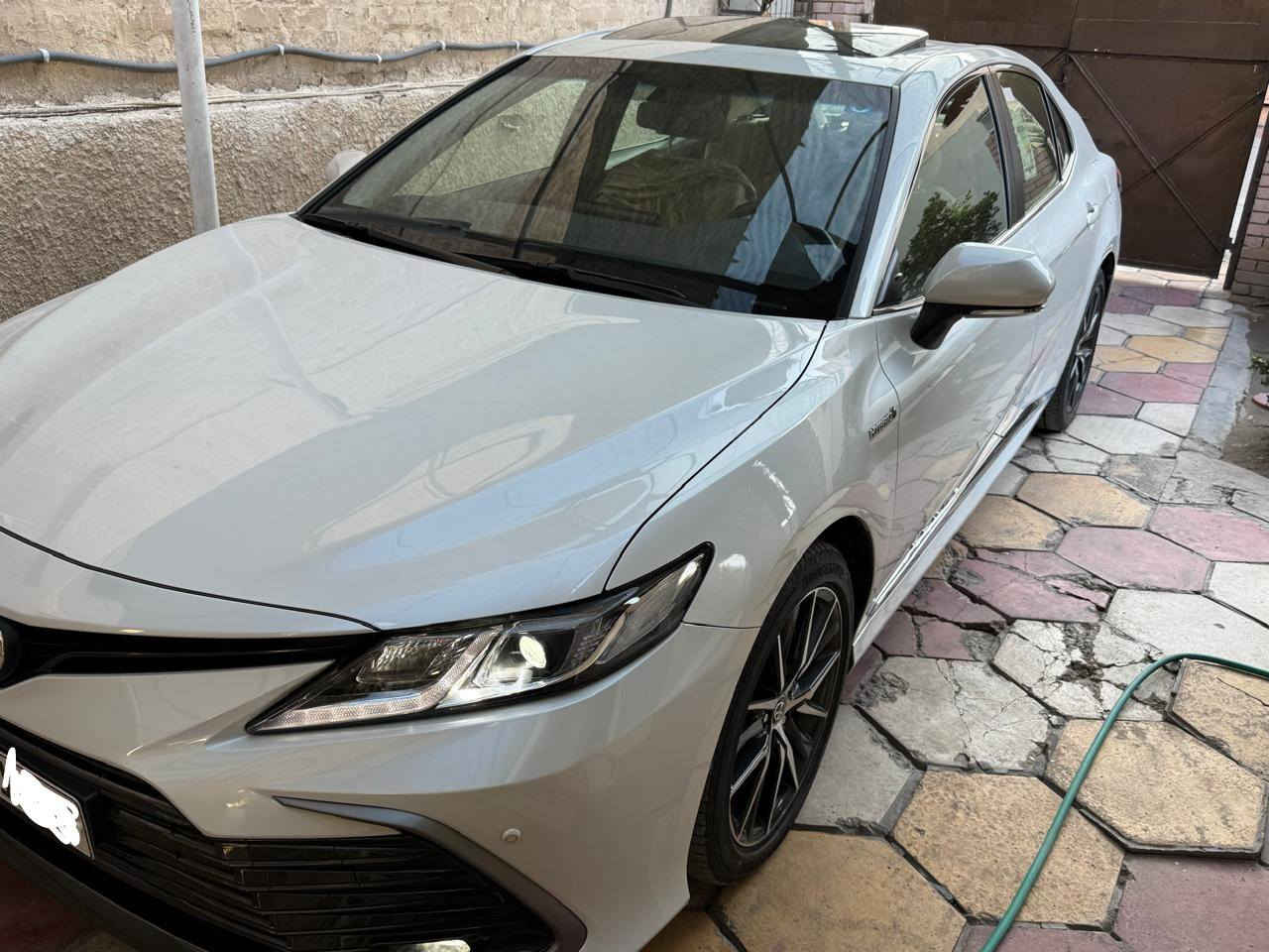 السلام عليكم 
للبيع: تويوتا كامري 2024 – عبد اللطيف جميل
الموديل: 2024
الممشى: 15,700 كم
الفئة: فول كامل GLE
الوارد: خليجي (عبد اللطيف جميل)
يوجد طخه خفيفة جداً بهلال الجاملغ خلف السائق،     
 مثل ما موضح بالصور.
السيارة نظيفة جداً استخدام شخصي وكل شيء على 
الفحص
لمعرفت باقي التفاصيل الاتصال بالرقم 
الموقع: بغداد – المنصور، الداودي
📞 رقم الهاتف: ***********
