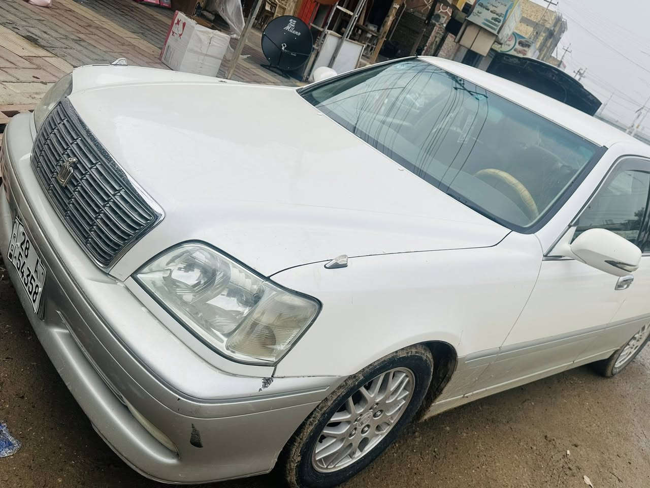 السلام عليكم   كراون جنون موديل 2002  3 دكم اصل  مكفولة كص وعيب شرعي وضربة قوية.
ترقيم جديد قبل سنة وسيارة رقم دولي تحويل رقم نجف سيارة نظيفة مامشتغله تكسي ولا ماشية هواي    
مكاني شطرة السعر 128 
***********
