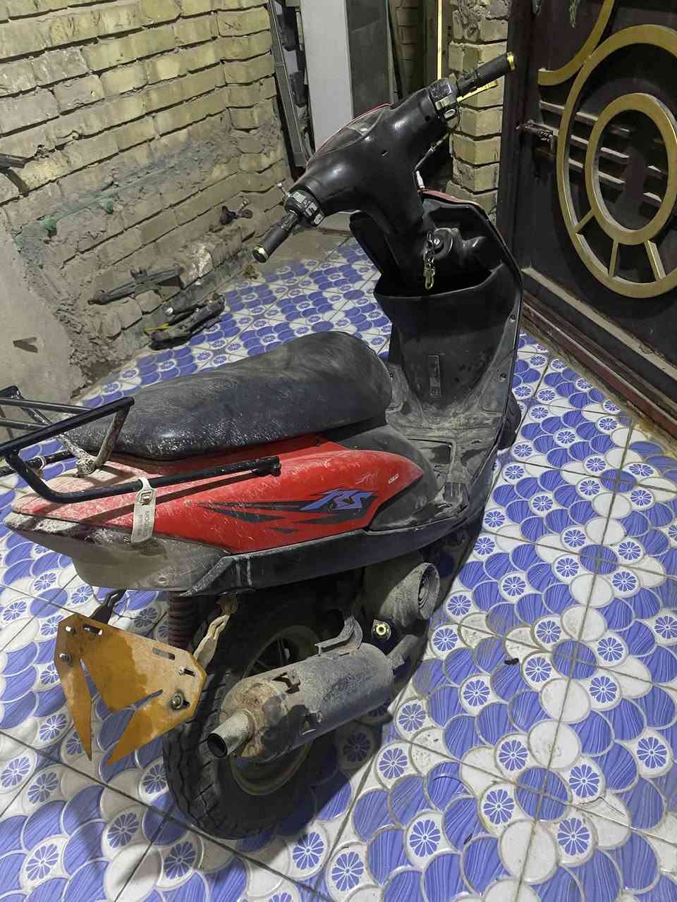 السلام عليكم ماكس عدله  صاله ١٠ ايام من سويته ٥٥ كفرات اصليه الدراجه مطالع بيه هواي مال شغل بيه نقوصات كلج امامي وقايش ويحتاج تنضيف كابريتر وباتري ذني  نقوصاته مكانه سيف سعد سعر ٤٥٠ وبيه مجال  ***********
