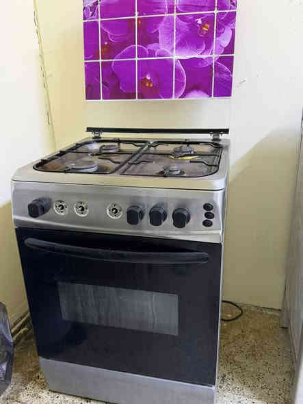 طباخ نظيف ناره حلوه و فرنه شغال 
السعر 65 الف و بيه مجال 
الموقع : العبيدي السكنية
***********
