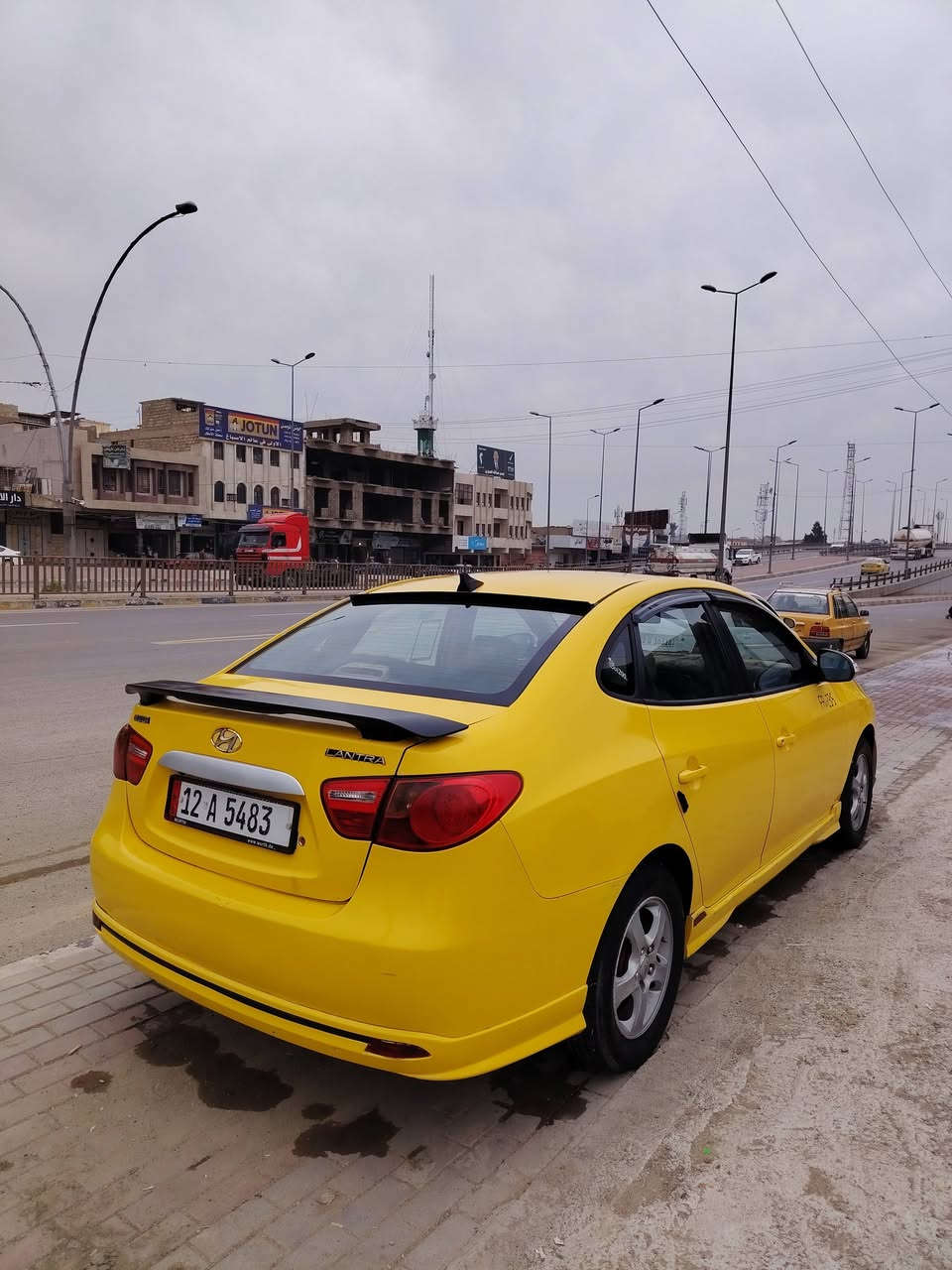 السلام عليكم النترا للبيع موديل 2010 رقم نينوى دولي إب اسمي تحويل ثاني يوم سنويا 2028  هزه جديدة كابون بيها محرك مل كصه محرك وكير وتبريد كلها شرط طخم أمامي خلفي جديد السياره بدون ضرر مكاني موصل يارمجه الشرقيه السعر 125 وبيها مجال للشاري الرقم ***********
