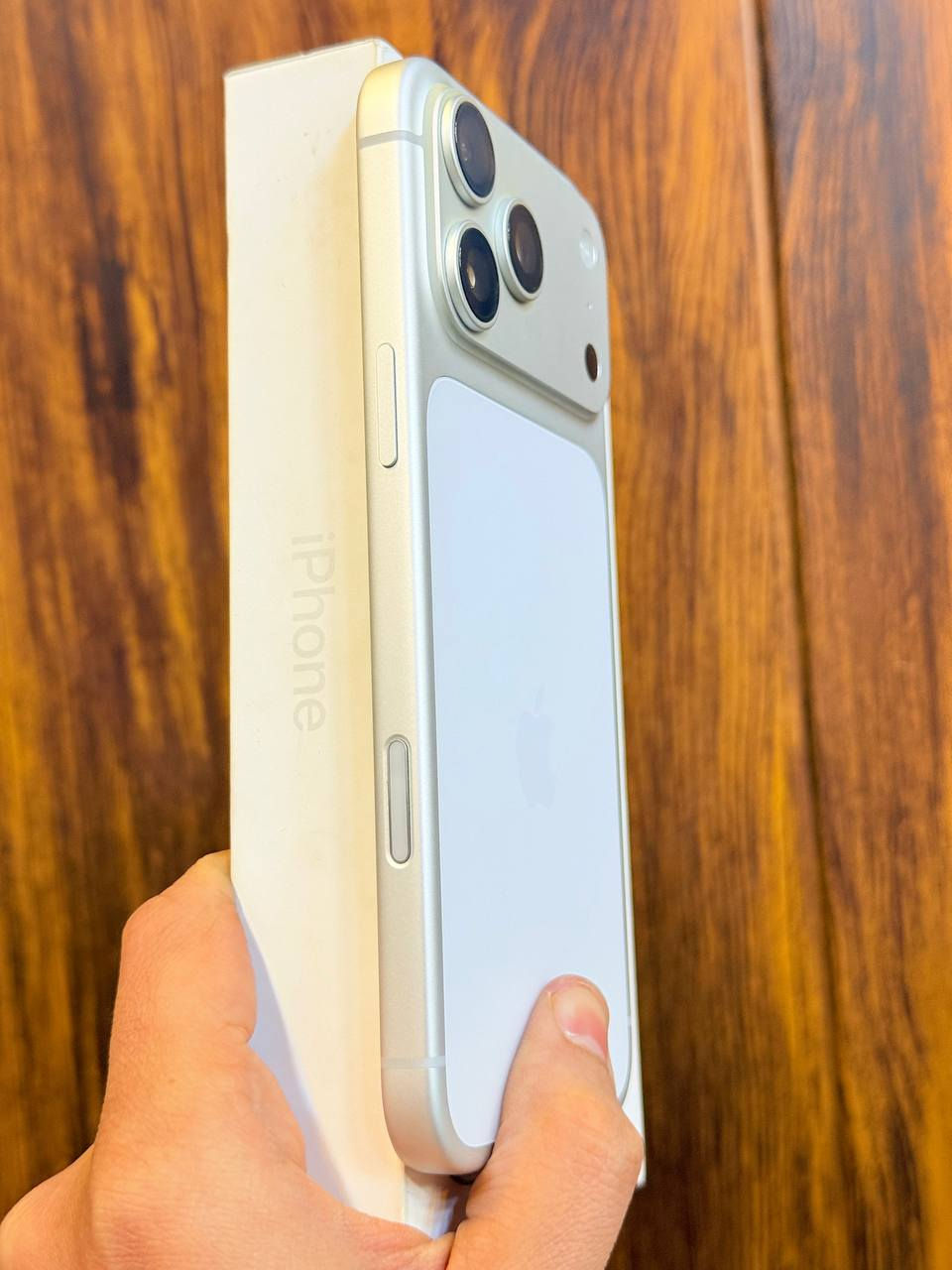 🌙🌙 عروض شهر رمضان  🌙🌙
أيفون17 برو ماكس تك سيمكارت  ذاكره 256 بطاريه 100 مشحون 20 مره اعتبره فاتحه بيدك من كارتونه ممبدل بي شي مع ضمان5ايام نضافه 100‎%‎ كامل ملحقاته  وتر بروف عل حاسبه كله نورمل⭕️متوفر اقصاد رافدين منصه⭕️ 
 مكاني بغداد البياع شارع 13 مركز الريس للموبايل


**إذا كنت صاحب هذا الإعلان وتريد حذفه لأي سبب، رجاءا أرسل رسالة إلى الدعم الفني**