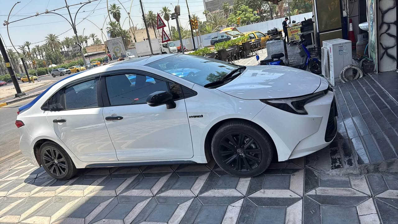 للبيع كورولا هايبرد موديل 2024 فقط رصعة بالجاملغ الخلفي ماشيه 43 رقم اربيل بأسمي والسيارة اي نقص مابيها زوج تايرات يوكاهاما جديد بيها اكسسورات تخم سوادات خارجي واناره محيطية داخليه السيارة بيها عازل حراري وبعده بالضمان كشنات مخمل يعني مو جلد وعمل بالاردن او الامارات والسيارة علامة زركة والعدهم علامة زركة يعرفون انو السيارة مبيها عيوب مصنعية 
ملاحظة رقم اربيل عليه كمرك وضربية مو مثل بغداد .
السعر 22 مليون و500


**إذا كنت صاحب هذا الإعلان وتريد حذفه لأي سبب، رجاءا أرسل رسالة إلى الدعم الفني**