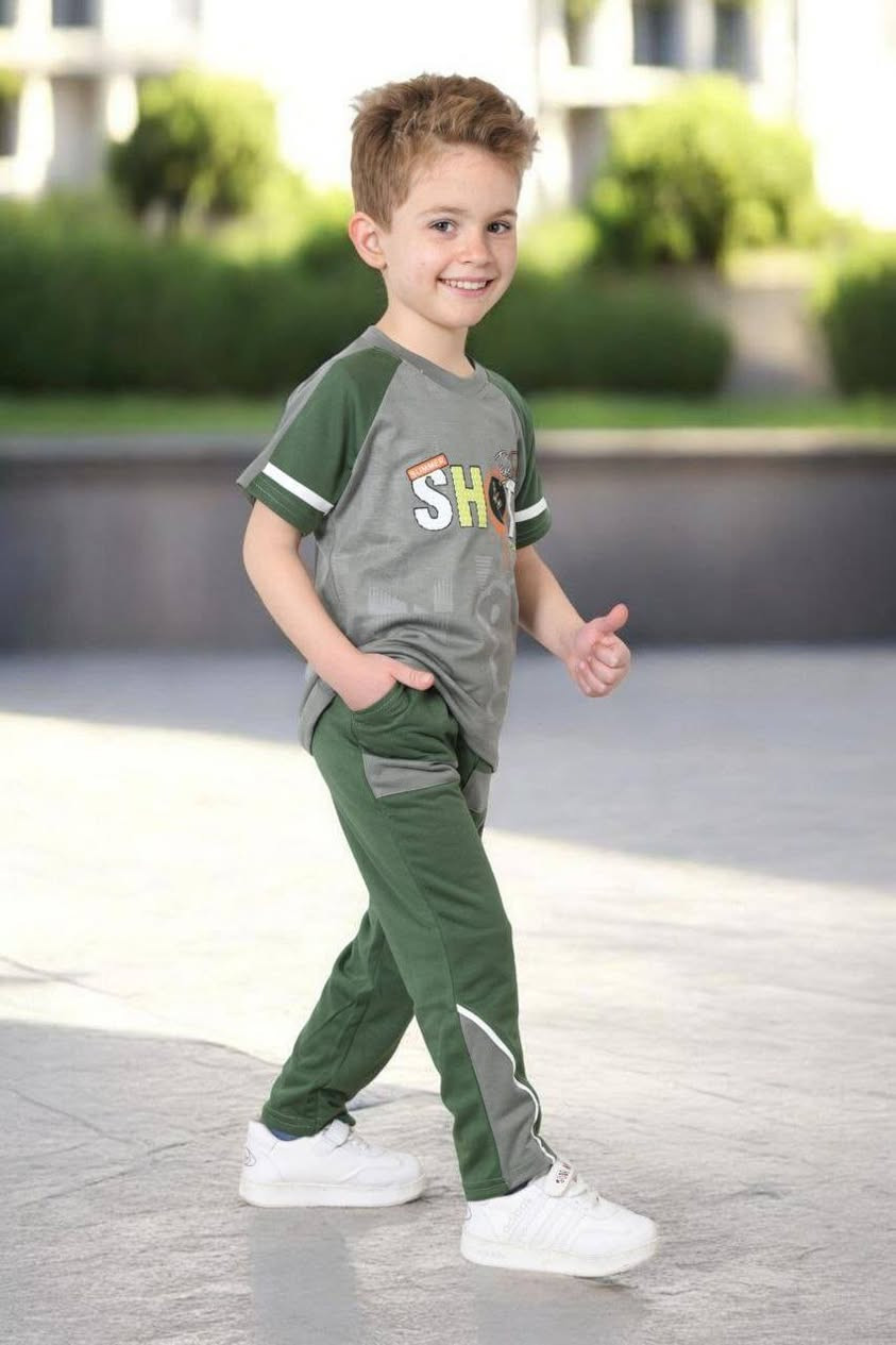 #جديدنا🏃🏼‍♀️🏃🏼‍♀️
#تراك ولادي بيبي🇨🇳🇨🇳
 #متوفر الوان❣️فول نزاگه 
قياس 1------------4 سنه
للحجز واتساب ***********
متوفر توصيل🏍️
