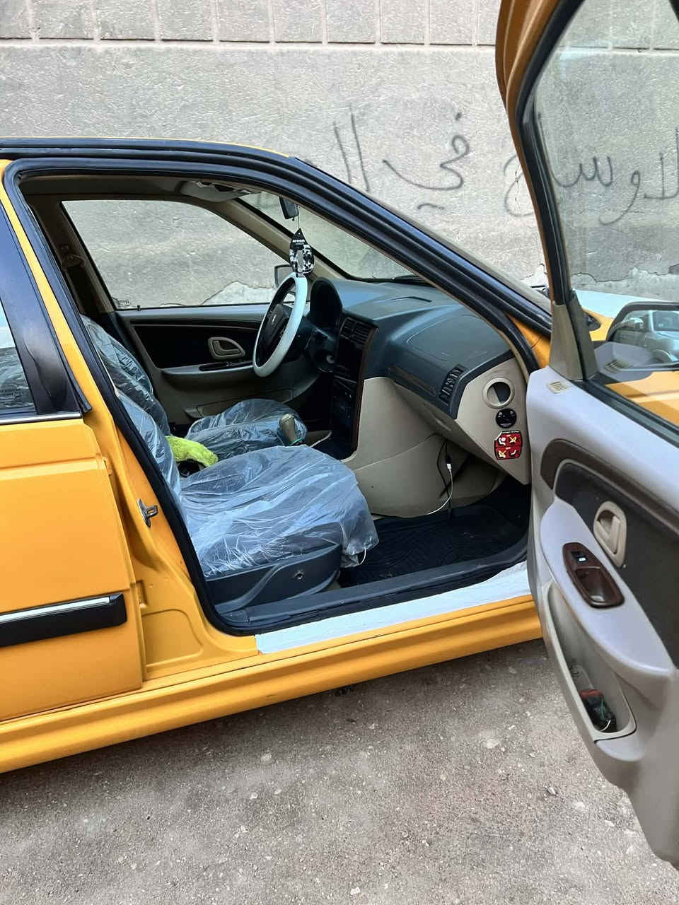 سلام عليكم بيجو بارص 18 رقم بابل نكليزي باسمي تحويل مباشر
كفاله عده الهلالات 
تخم تاير جديد نوزلات جدد بلكات جدد تبريد ثلج تدفئه شغاله مكاني كربلاء السعر 58 وبيها مجال 
***********
