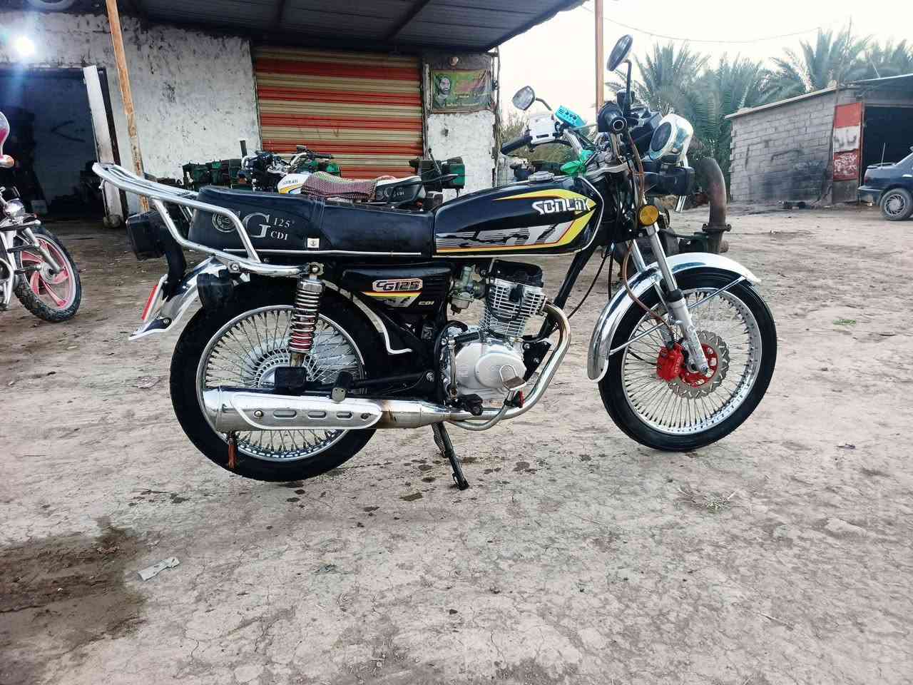 السلام عليكم دراجه للبيع اوراق كامله 2024 طالعه بال 2025 دراجه مقفوله كفاله عامهتمحرك ما مفتوح كهربائيات كلها شغاله تخم تاير جديد دراجه مال جناي السعر 660 وبيها مجال مكاني بالحمزه الغربي والاستفسار على هذا الرقم‏‪***********‬‏
