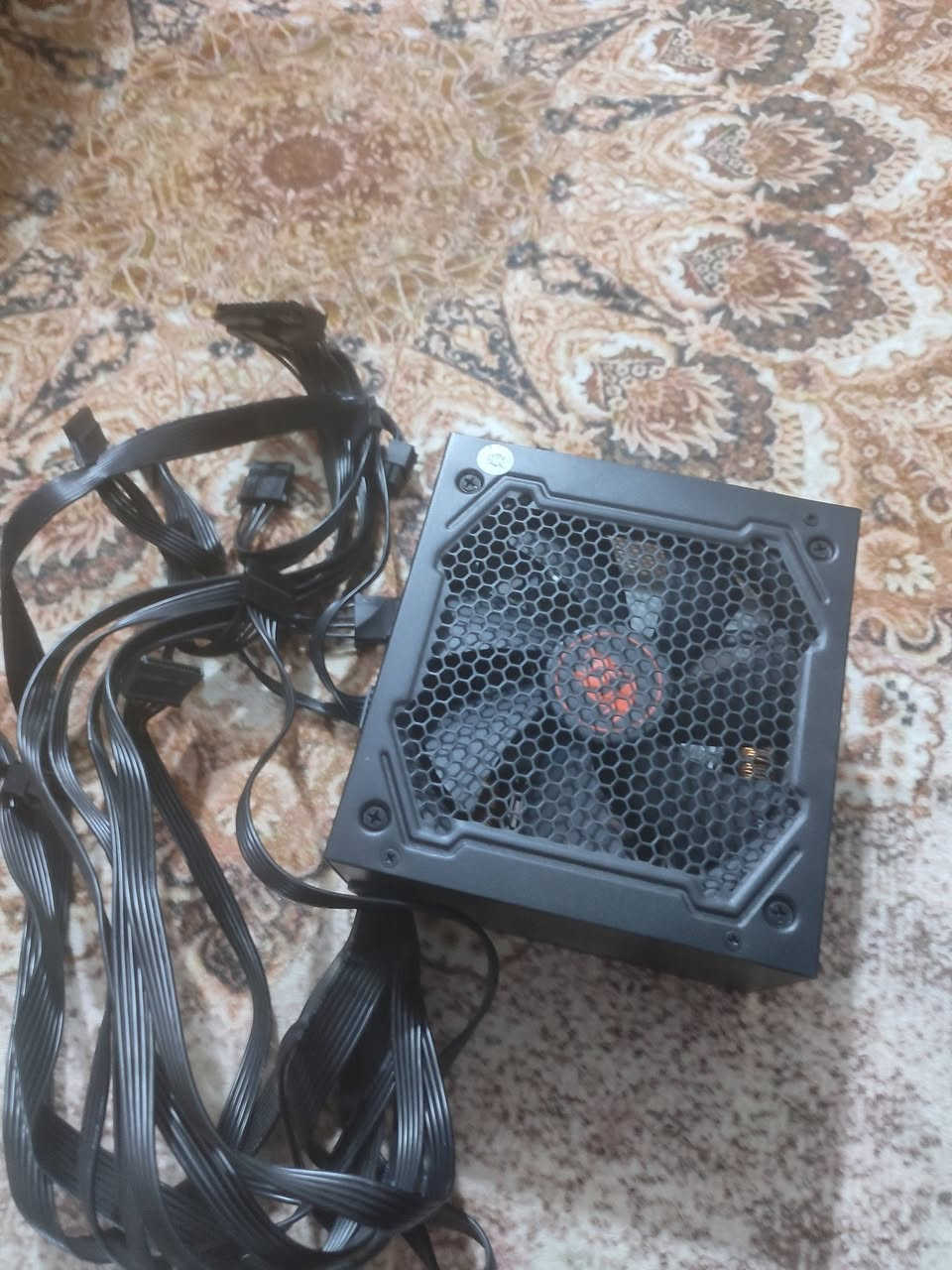للبيع اعذروني شباب توصيل ماكو  ***********
R5 3600x 
B450 TOMAHAWK MAX 
G.SKIL 8+8 = 16 3600 mhz
SSD M.2  256 NVME 
سعر 250 قفل 

GTX 1660 SOUBR 6 G  كرت 

130 قفل

600  wat Red dragon بور 

40  قفل

