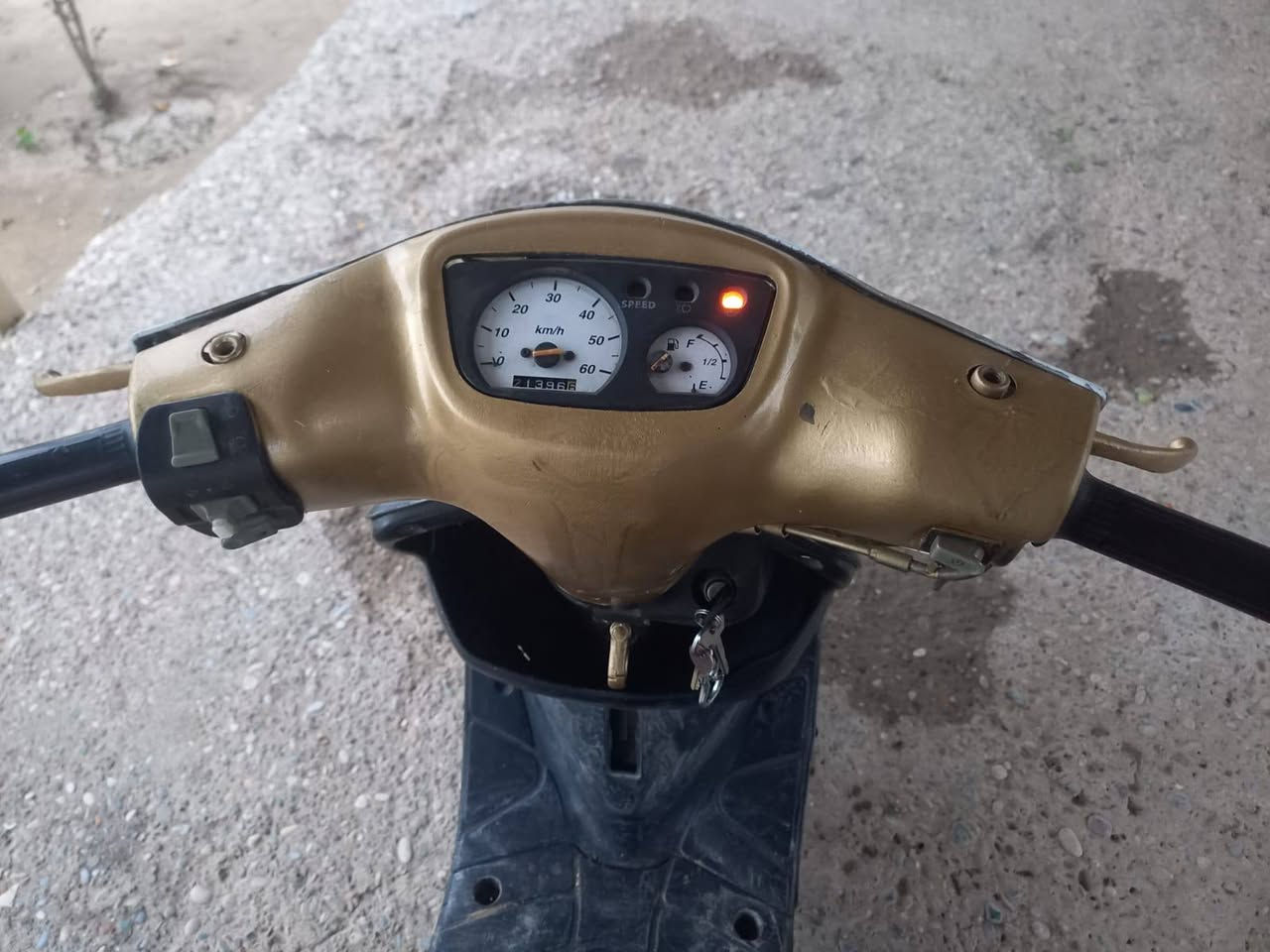 السلام عليكم
دراجة بيجي ياماها ام تسع زروف سرعة ٦٠ 
دراجة باتري جديد 
بيها نقص كفرات 
دراجة شغالة بالكامل 
كابريرها وصخ فقط
سعر ١٧٥ وبيها مجال 
مكان بغداد / جسر ديالى 
للاستفسار / ***********
