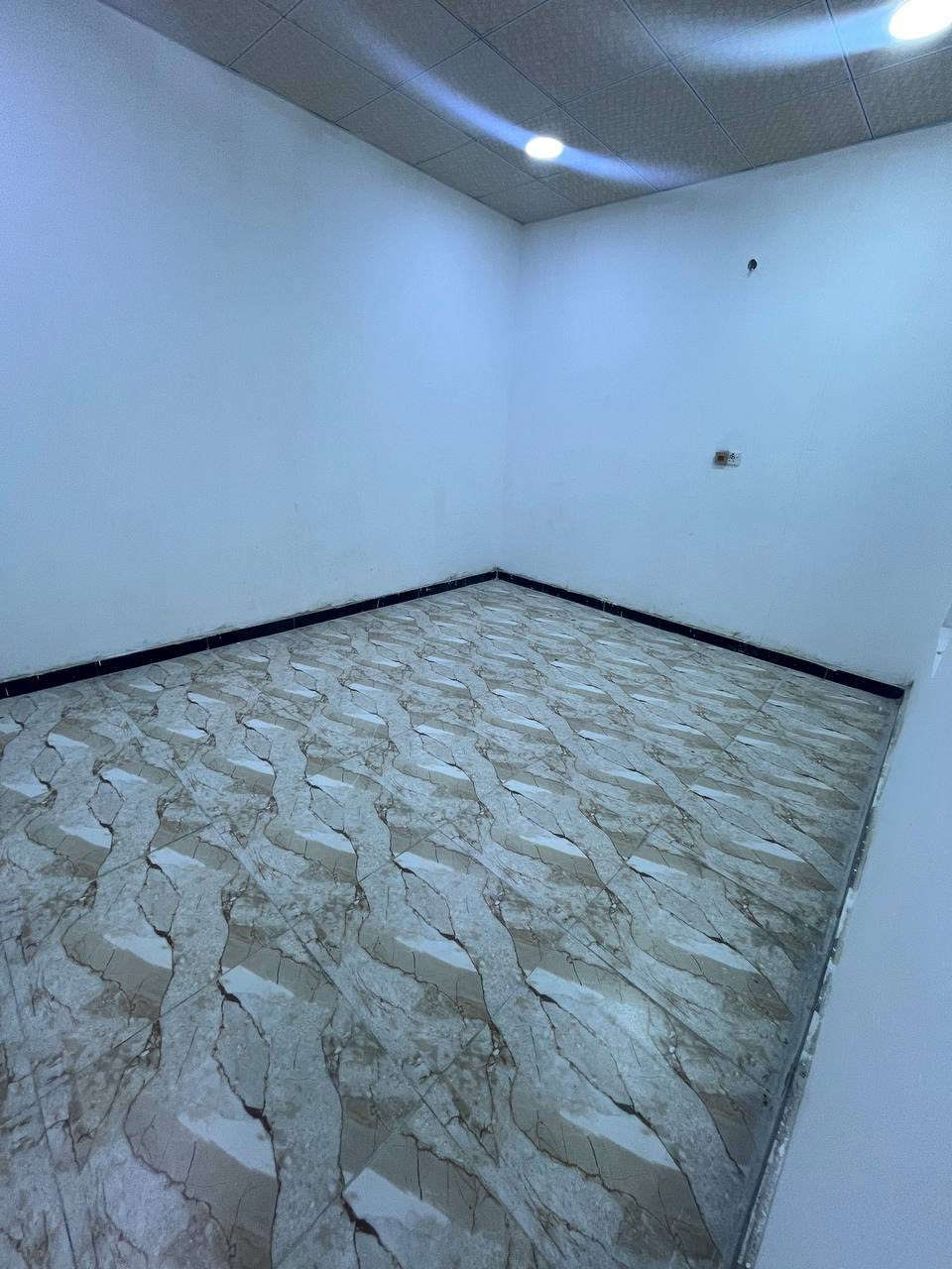 شقه ارضيه الايجار المعقل
تحتوي غرفتين صاله ديوانيه ملحقات
اجار600 📞 *********** 📞
