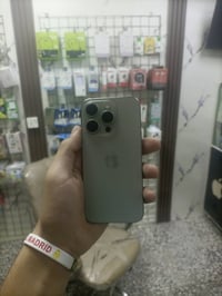 15 برو مبدل شاشا ذاكرت 128 الشاشا اصليه فيس ايدي شغال مبدله ب300 بس بي...