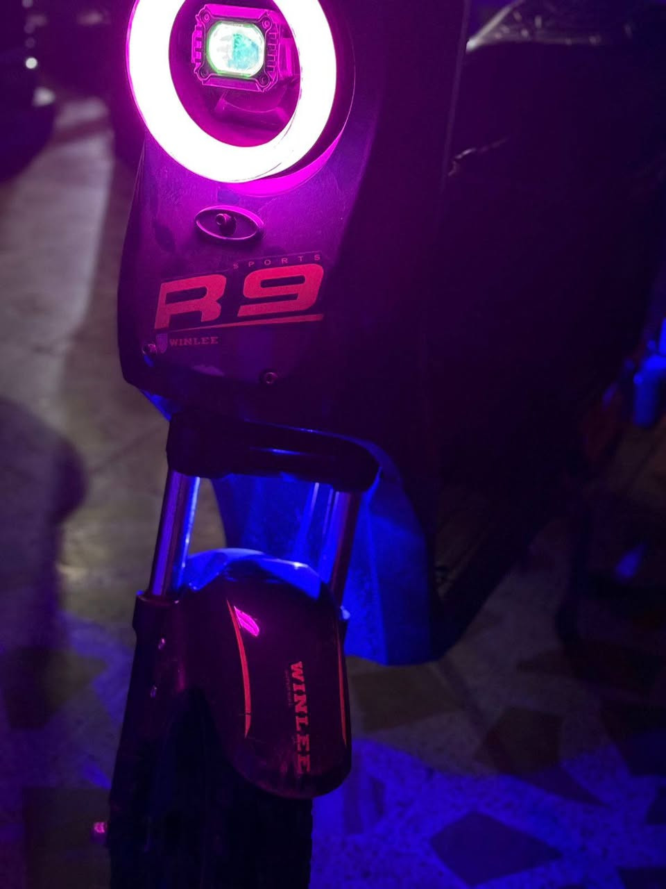 للبيعR9نضافه شوف العين كلشي شغال السعر 400اوبي مجال للتواصل ***********
