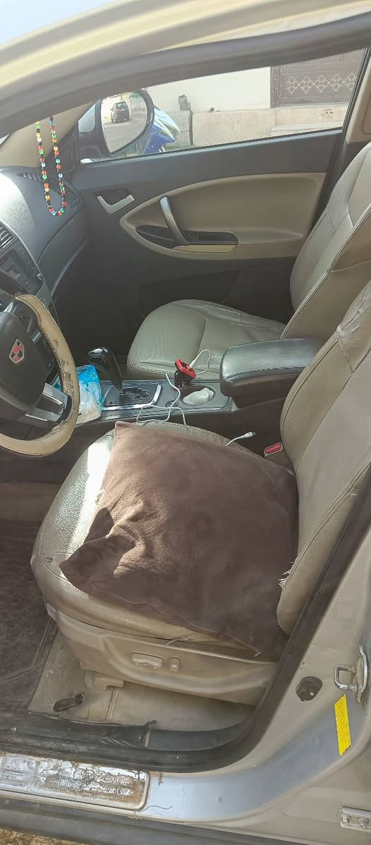 السلام عليكم سياره جيلي عليه موديل 13 فول الفول فتحت سقف تحكم ستيرن كراسي جلد تتفئه وتبريد بل كراسي كهربائي اشاير بل مري كراسي الوره قلاب 5راكب جنطه كهربائي سنوية لل 28 رقم سليمانية نكليزي وكاله وتحويل تخم تاير جواه محوره مكينه وكير نيسان سني 4سلندر هيه اصل 4 انسه صرف البانزين بيه جملغ السايق صبغ وشويه من الباب السايق السياره موجوده بكركوك بيتيخوبغداد دوامي *********** السعر78 مراوس عادي
