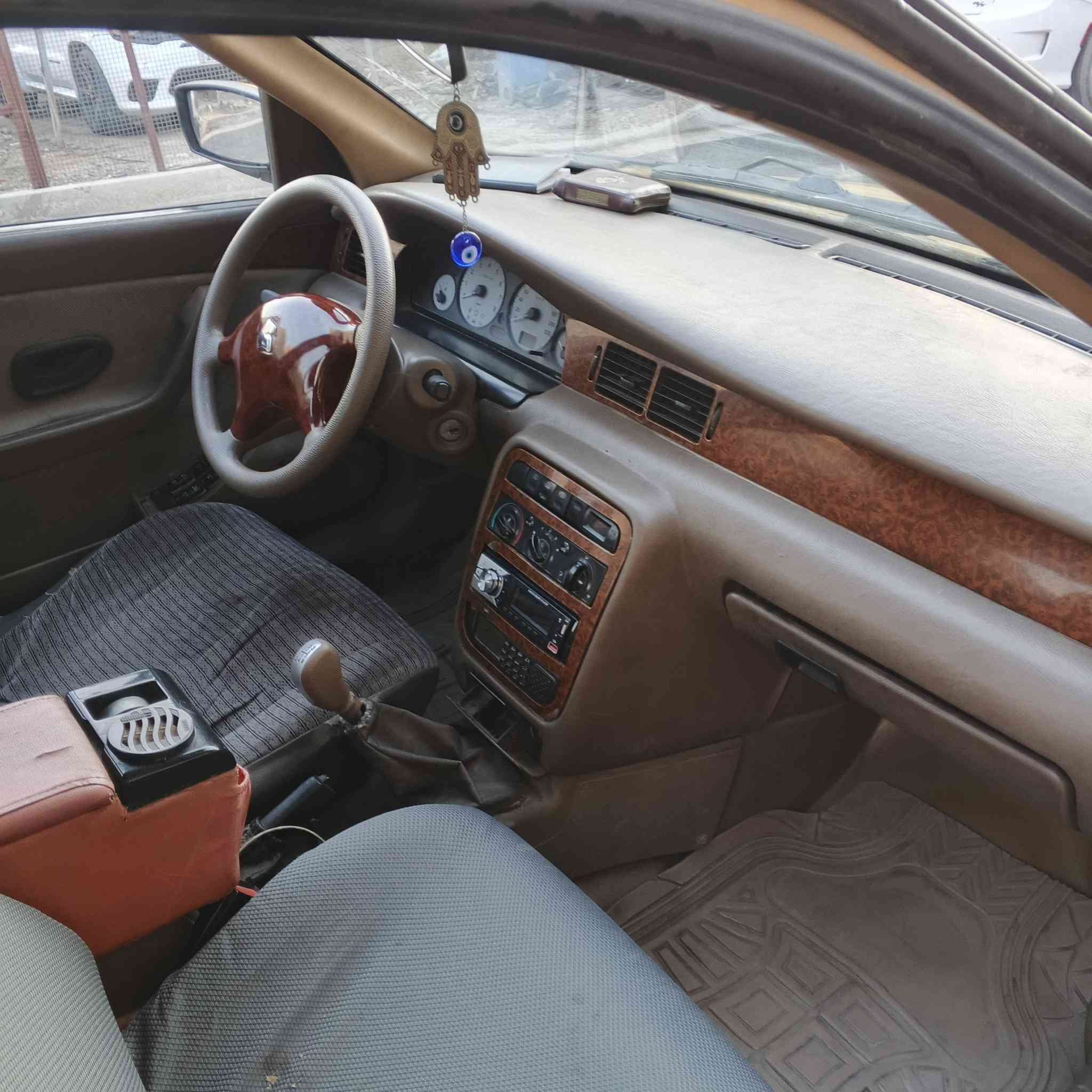 السلام عليكم سمند للبيع السيارة بيهةجاملغ خلفي ضرر بسيط كير فرنسي كهربائيات كلهة شغالة تدفئة وتبريد مشط جديد صارة شهر مع ادامة الصدر بل كامل مع الهوزن دبلات جدد امامي خلفي المكان الشعب *********** 
السعر 33 وبيهة مجال 
السيار بسمي تحويل ثاني يوم
