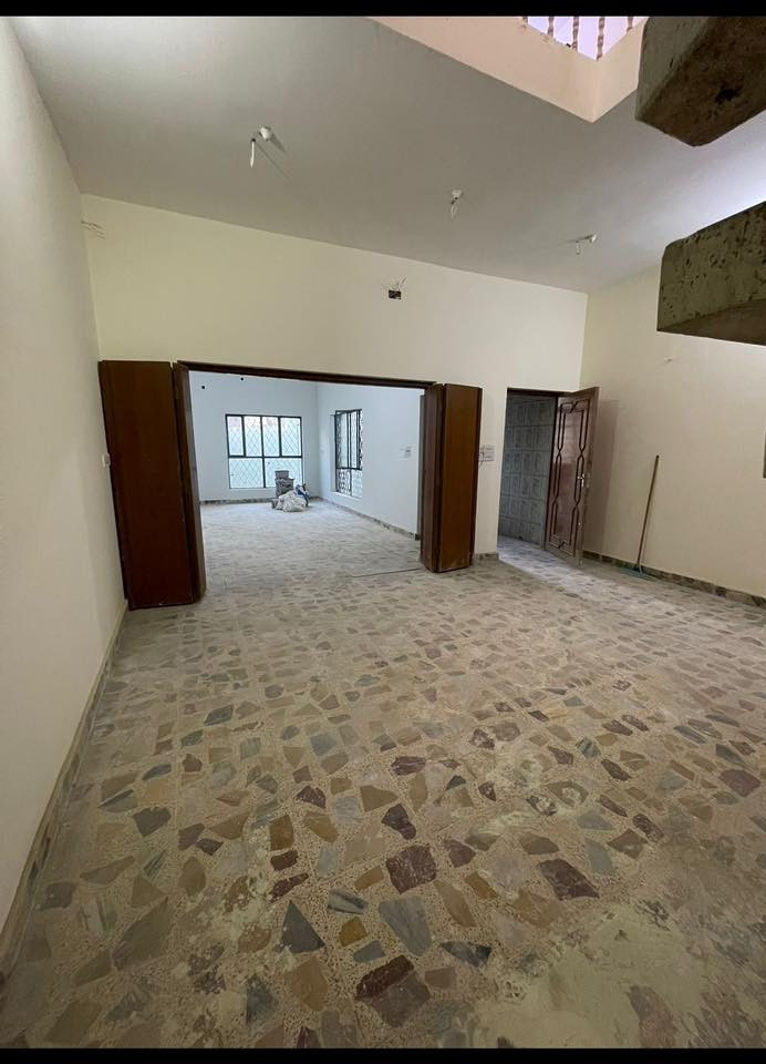 بيت في كربلاء للإيجار
١٠٠ متر طابقين يبعد عن الامام الحسين والعباس ٥٠٠ متر فقط
في شارع ميثم التمار
صالة كبيرة هول كبير ومطبخ 
وغرفتين في الطابق الاول كبيرات

الايجار ٧٠٠ الف 

للتواصل واتساب على الرقم ***********
