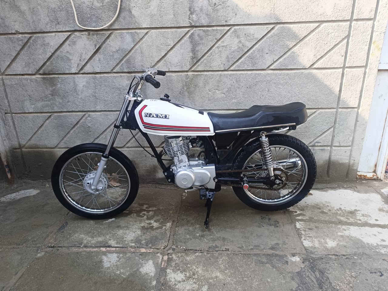 السلام عليكم دراجه للبيع تعمير 25 مكينه نامه اصلي كلك كلك  لدراجه سعرها 550مكاني ناصريه مركز ***********
