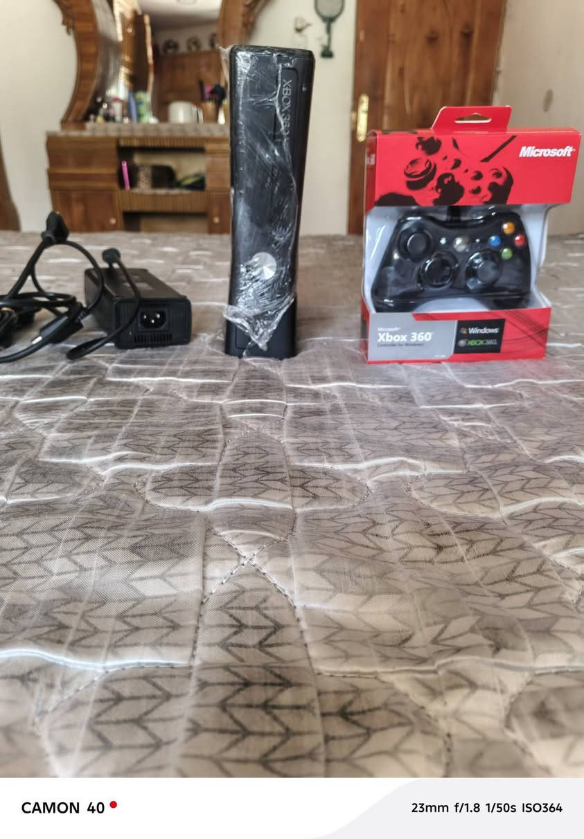 السلام عليكم اكس بوكس 360للبيع كامل مكمل كلش نضيف مثل مموضح بلصوره السعر 130وبي مجال ***********
