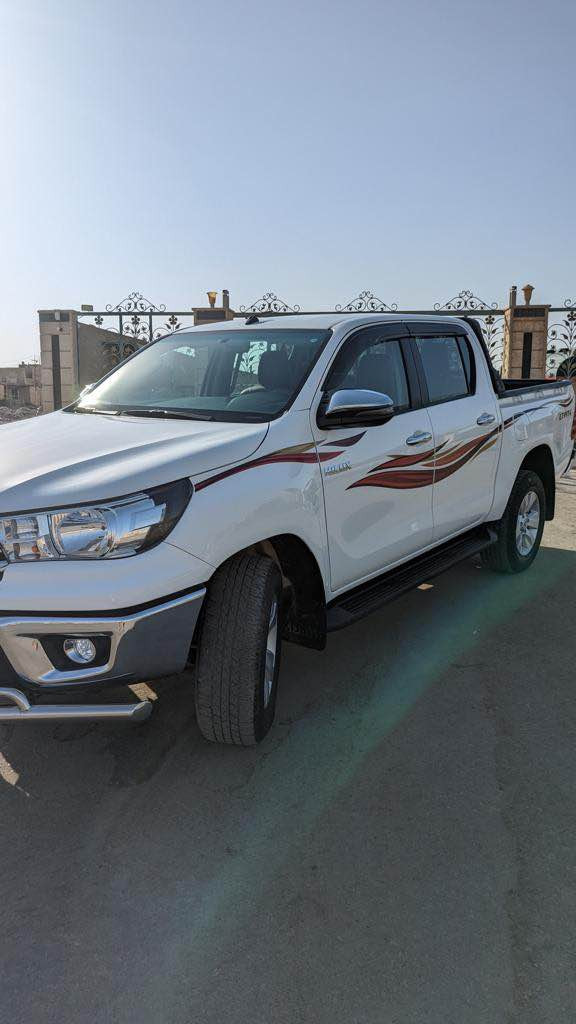 السلام عليكم 
هايلوكس فورويل بأسمي ماشيه ١٥٠ الف كيلو مكفولة ماعده بالجاملغ الخلفية جوه صبغ قليل مابيها اي نقص 

*********** كربلاء, العراق
