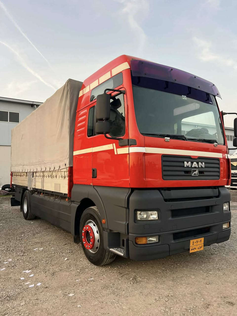 سلام عليكم مان موديل 2003 حجم مكينة 410 بودي 
٧متر مكان سيارة كلار سعري ١٢٥بي مجال ***********
