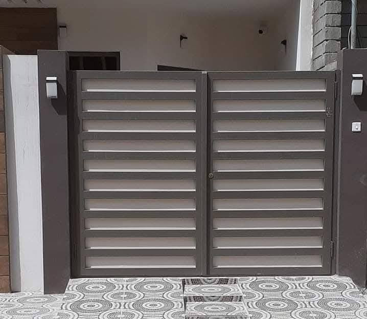 ابواب حوش فصال جديد للبيع
***********   /    ***********
العنوان موصل صناعة الكرامة حي الكرامة جانب ايسر
