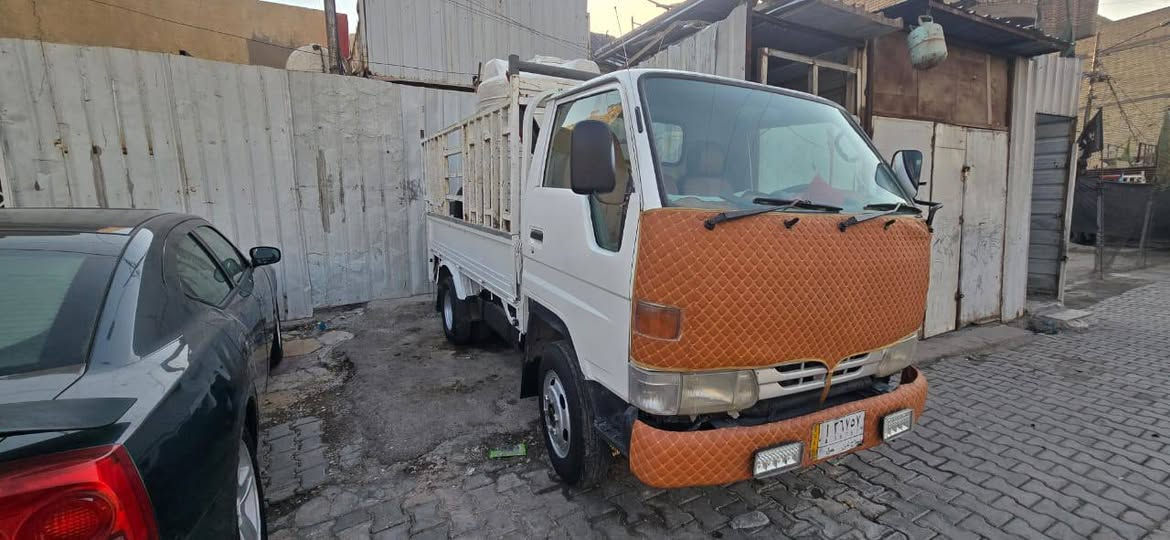 السلام عليكم
داينة راس الثور فحل

موديل 1997 

سيارة جاهزة علة اخر حباية 

تخم تاير صدر امامي خلفي كلة جديد 

مكينة 3000 تنقص 

كير جديد 

دواخل السيارة حلوات 

السعر 62 وبيها مجال


**إذا كنت صاحب هذا الإعلان وتريد حذفه لأي سبب، رجاءا أرسل رسالة إلى الدعم الفني**