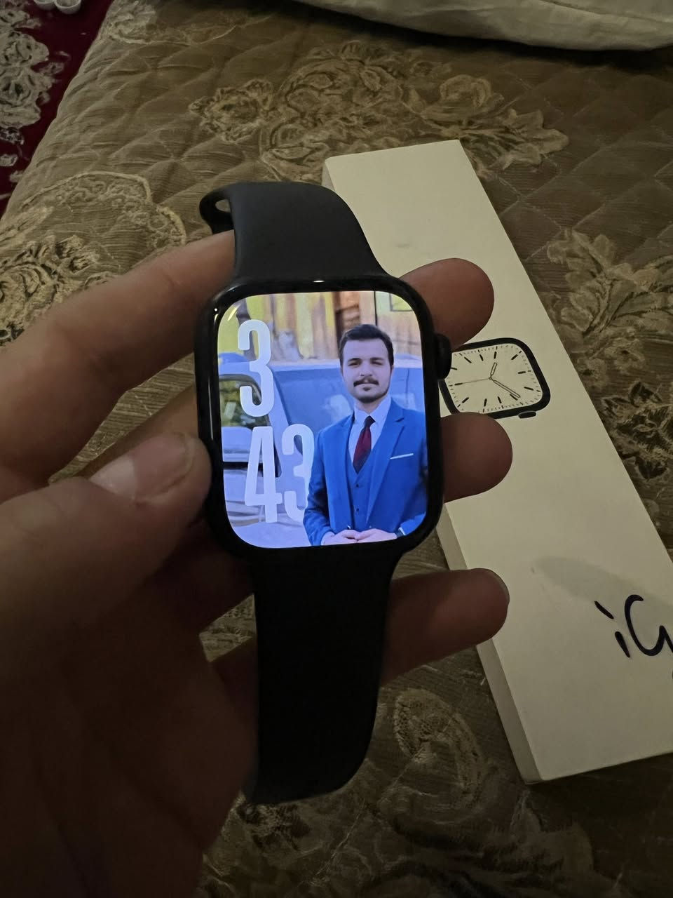 ⌚ للبيع: Apple Watch Series 7 | ابل واتش سيريز 7 (نظيفة جداً)
ساعة آبل الإصدار السابع بحالة ممتازة، مناسبة جداً لمن يبحث عن الأداء القوي والتصميم الأنيق بسعر منافس{200الف 💵}
وبيها مجال كامل الملحقات موجوده الكارتونة و الشاحن والسير الاصلي المواصفات الأساسية:
• الموديل: Apple Watch Series 7.
• المقاس: 45mm (المقاس الأكبر والأكثر وضوحاً).
• اللون: Midnight (كحلي غامق قريب للأسود) - هيكل ألمنيوم.
• الحالة الفنية: لم تدخل صيانة نهائياً (أصلية بالكامل).
• صحة البطارية: 93% (أداء ممتاز يدوم طويلاً).
مميزات الساعة:
• شاشة Retina تدعم خاصية "التشغيل الدائم" (Always-On).
• شحن سريع جداً مقارنة بالإصدارات السابقة.
• مقاومة للغبار (IP6X) ومقاومة للماء حتى عمق 50 متر.
• تدعم تخطيط القلب (ECG) وقياس نسبة الأكسجين في الدم.
المكان نجف كوفه للتواصل (***********)
