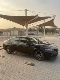 كامري موديل 2023مكفوله كفاله عامه بيهه تقرير فقط مواصفات Se ترقيم جديد...