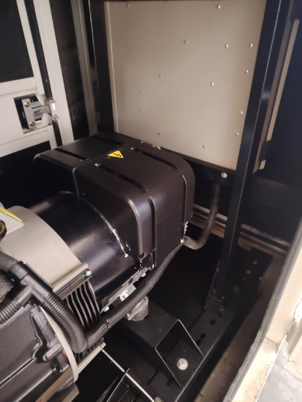 تم بحمد الله تعالى وصول مولد بيركنز ٣سلندر سيت ابلادي نظام حماية كامل تشغيل أو إطفاء ذاتي كاتم نسبة الكتم 90 ٪
KVA 15 
توليد لوري سومير فرنسي اصلي مشتغل 1275 ساعة فقط
نظافة المكينة 90 ٪
زورنا في موقعنا ديالى بعقوبة الصناعة الثانية مقابيل نهاية حي المعلمين
للاستفسار الاتصال
***********
***********
من الله التوفيق
