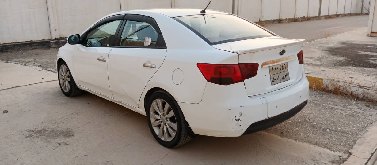 السلام عليكم
سيراتو 2011 خليجي اربيل سنويه نافذه بسم كردي 
بيه تبديل قبق جنطه وبيه ملاحضات واضحه بالصور سياره بدون حادث مكفوله شواصي قماره تكم العنوان كربلاء 
 السعر 90 وبيه مجال
اتصال ***********
