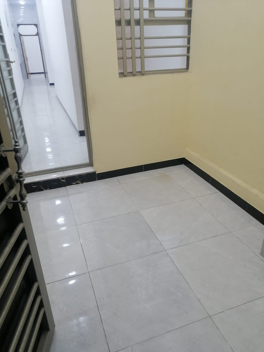 🏡 دار للإيجار – النجف / حي السلام

📍 الموقع: النجف – حي السلام

🔹 المساحة: 100 متر
🔹 البناء: طابق واحد
🔹 الدار: جديدة جداً (زيرو)

✅ مناسبة للعوائل
✅ موقع هادئ وسكني

💰 سعر الإيجار:500 ألف دينار شهرياً

📞 للاستفسار والمعاينة:
مكتب اليسر للعقار والمقاولات العامة
📍 النجف – حي السلام – شارع أبو دجاج
فرع حي الجامعة، جوار محطة غسل يعقوب الدين

📱 ***********
📱 077196332
