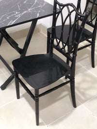 ميز ٧٠ب٧٠ • ٣ كراسي • اربيل