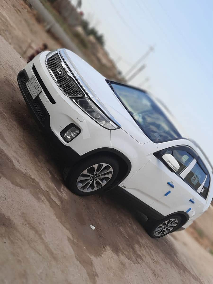 السلام عليكم سورنتو 2015 كويتي 
فول مواصفات عدا البنورما 
مكفوله  وجاهزه من كلشي 
مكينه 6 فور ويل  AWD 
بصمه 2
7 راكب 
حساسات اماميه وخلفيه 
كامره خلفيه 
ماشيه168
لدات امامي خلفي 
مثبث سرعه 
اشاير بالمري زراك لايت 
وبعد بيها هواي مواصفات 
مكان السياره/ الديوانيه
للأستفسار ***********
